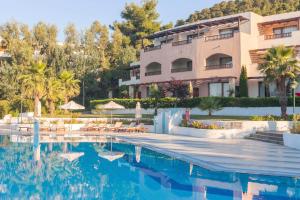 Басейн в Aegean Melathron Thalasso Spa Hotel або поблизу