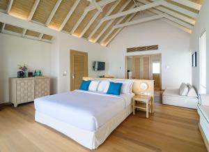 Postel nebo postele na pokoji v ubytování Baglioni Resort Maldives - Luxury All Inclusive