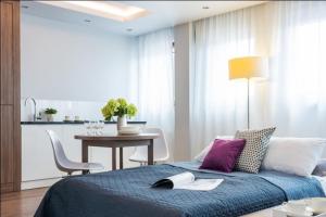 Posteľ alebo postele v izbe v ubytovaní OXYGEN WRONIA - Browary Warszawskie - P&O Serviced Apartments