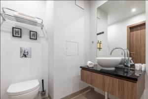 Kúpeľňa v ubytovaní OXYGEN WRONIA - Browary Warszawskie - P&O Serviced Apartments