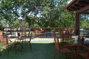 a group of chairs and tables in a patio at Reitoral de Parada in Parada del Sil