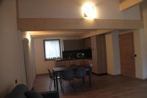 Kuchyňa alebo kuchynka v ubytovaní MOUNTAIN RESORT Appartamenti
