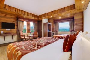 Postel nebo postele na pokoji v ubytování Summit Hermon Hotel & Spa + 37 fotografií