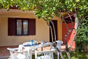 A patio or other outdoor area at L'Oasi di Ottiolu