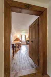 Rúm í herbergi á Chalet Hinterbreiteneben