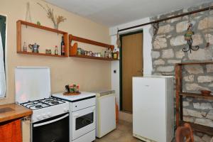 Kuchyň nebo kuchyňský kout v ubytování Kornati Robinzon House