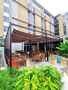 Een restaurant of ander eetgelegenheid bij ONOMO Hotel Durban