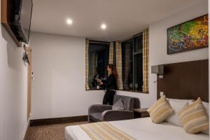 Un pat sau paturi într-o cameră la London City Airport Hotel