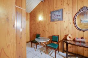 Arrowhead Tree Top Lodge的休息区