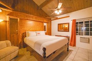 Arrowhead Tree Top Lodge客房内的一张或多张床位