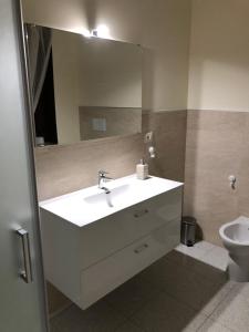 A bathroom at B&B Relais Aeclanum