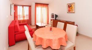 Posedenie v ubytovaní Apartments and Rooms Astoria