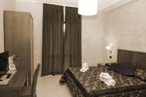 Posteľ alebo postele v izbe v ubytovaní Hotel Ulisse + 30 fotografií