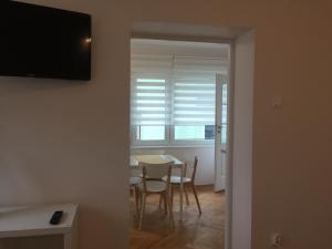 Televízia a/alebo spoločenská miestnosť v ubytovaní Apartamenty Przy Plaży Gdynia Orłowo