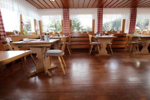 Restaurace v ubytování Höhenpension Glashütte Bed&Breakfast Frühstückspension Hotel GARNI