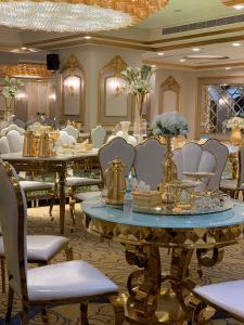 Restoranas ar kita vieta pavalgyti apgyvendinimo įstaigoje Violet Al Azizia Hotel