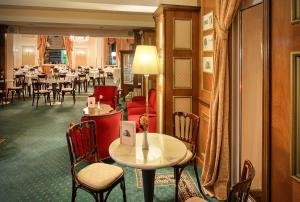 A restaurant or other place to eat at Hotel Bellevue Wien