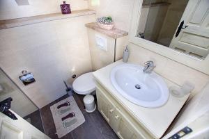 Koupelna v ubytování Villa Idassa