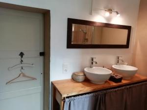 Vonios kambarys apgyvendinimo įstaigoje Les Bories en Champagne