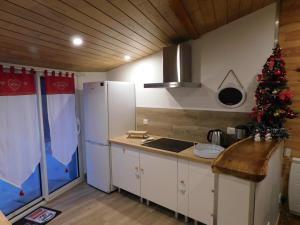 Kjøkken eller kjøkkenkrok på logement paisible à la campagne (2 à 4 personnes)