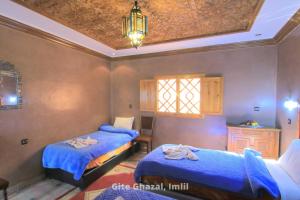 Uma cama ou camas num quarto em Chez Ghazal Imlil
