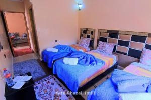 Uma cama ou camas num quarto em Chez Ghazal Imlil