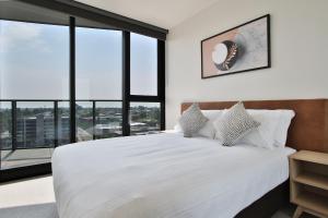 Postel nebo postele na pokoji v ubytování Domi Serviced Apartments