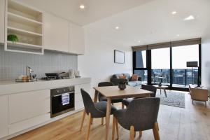 Kuchyň nebo kuchyňský kout v ubytování Domi Serviced Apartments