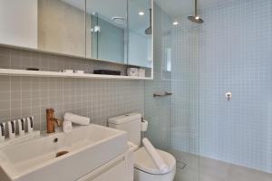 Koupelna v ubytování Domi Serviced Apartments
