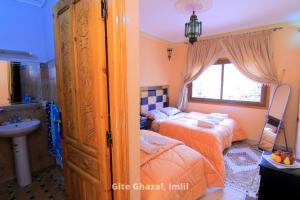 Uma cama ou camas num quarto em Chez Ghazal Imlil