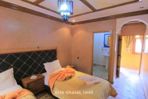 Uma cama ou camas num quarto em Chez Ghazal Imlil