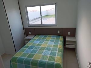 Tempat tidur dalam kamar di Aquaville Atalaia Apartamentos