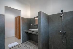 Koupelna v ubytování Nusa Indah Onai Hotel