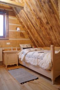 Katil atau katil-katil dalam bilik di Smolnikowe Klimaty - Chyżula - Sauna&Jacuzzi