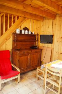 A seating area at Les Bordes De Paloumières