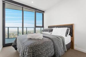 Postel nebo postele na pokoji v ubytování Domi Serviced Apartments
