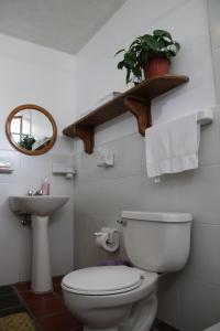Koupelna v ubytování La Posada del Quinde