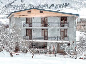 Hotel panorama svaneti durante l'inverno