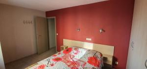 a bedroom with red walls and a bed in it at Beau Site in Blankenberge