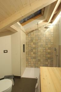 Salle de bains dans l'établissement Sweet Dolomites Sauna & Jacuzzi