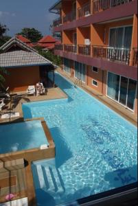Bazén v ubytování Lanta Fevrier Resort nebo v jeho okolí