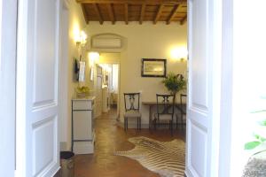 a hallway with a table and chairs in a room at Pavone in Florence