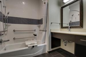 Koupelna v ubytování Staybridge Suites Plano - The Colony by IHG