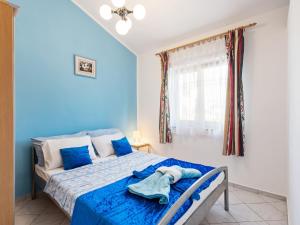 Postel nebo postele na pokoji v ubytování Holiday Home in Jasenice near Maslenica Beach