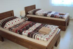 Un pat sau paturi într-o cameră la Motel Senec