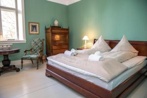 Ліжко або ліжка в номері Fuglsang Herregaard Hotel