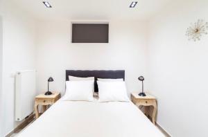 Tempat tidur dalam kamar di COZY APARTMENT IN BRUSSELS