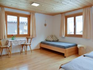 Posteľ alebo postele v izbe v ubytovaní Pension Haus Romy