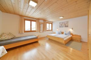 Posteľ alebo postele v izbe v ubytovaní Pension Haus Romy