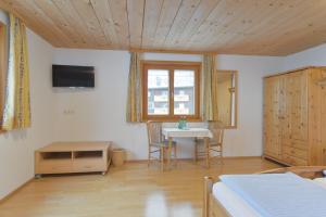 TV a/nebo společenská místnost v ubytování Pension Haus Romy